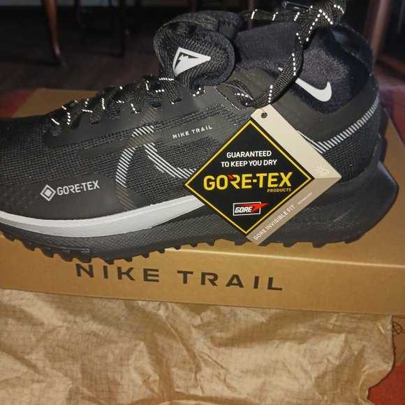 Nike gortex gym shoes - Picture 2 of 4